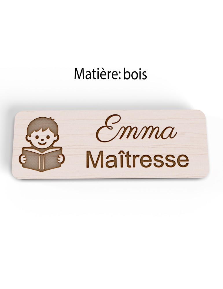 Badge personnalisé maîtresse, motif école maternelle et apprentissage, version bois vue à plat