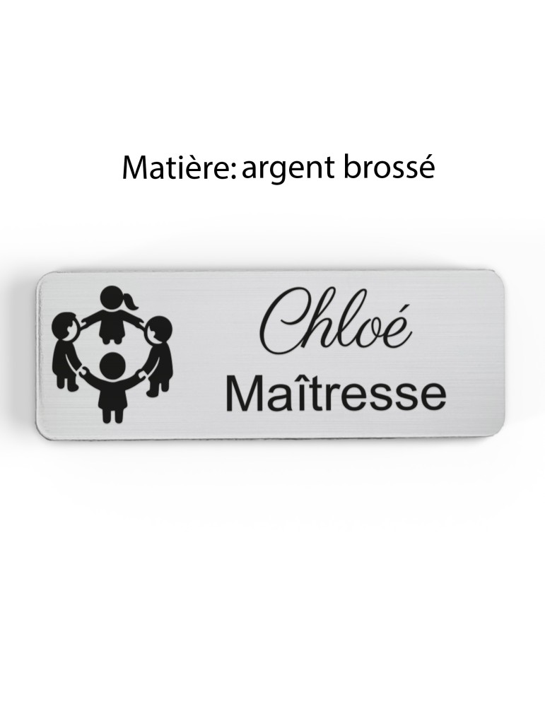 Badge personnalisé maîtresse, motif école maternelle et apprentissage, finition argent brossé