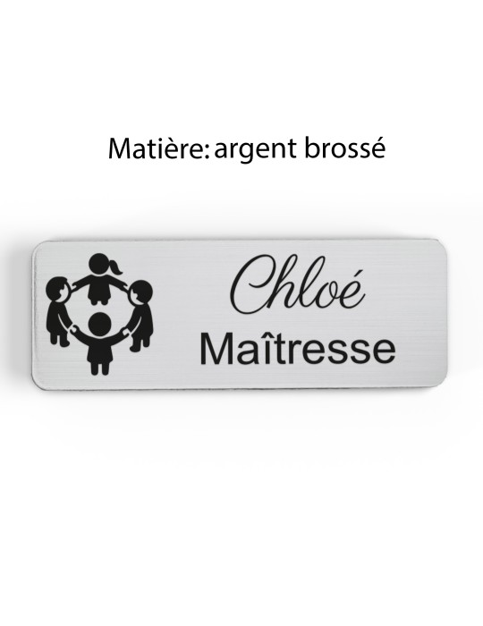 Badge personnalisé maîtresse, motif école maternelle et apprentissage, finition argent brossé