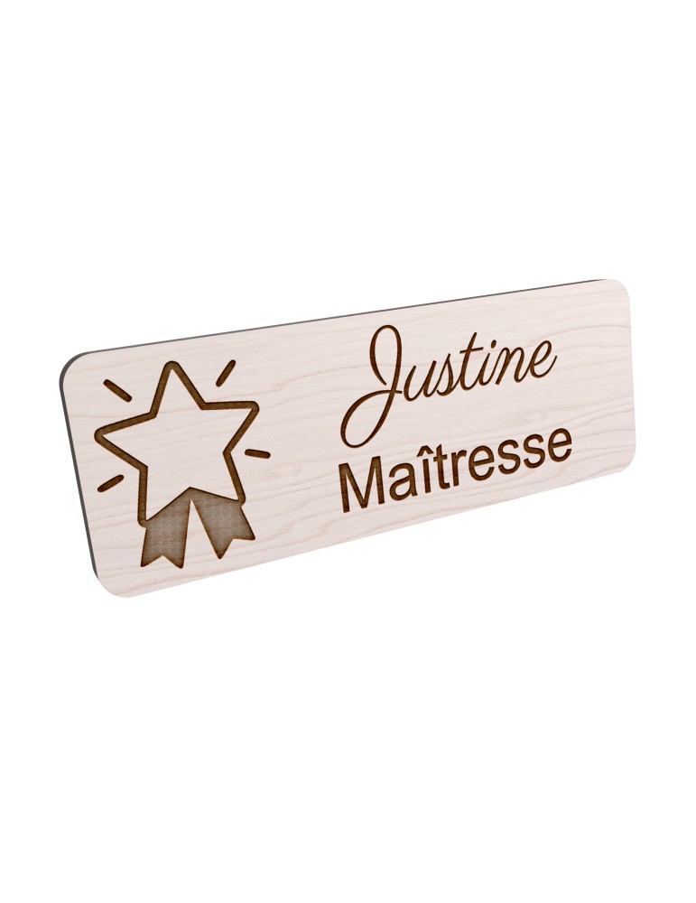 Badge personnalisé maîtresse, motif école maternelle et apprentissage, vue en biais