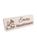 Badge personnalisé massothérapeute, motif massage et détente, vue en biais