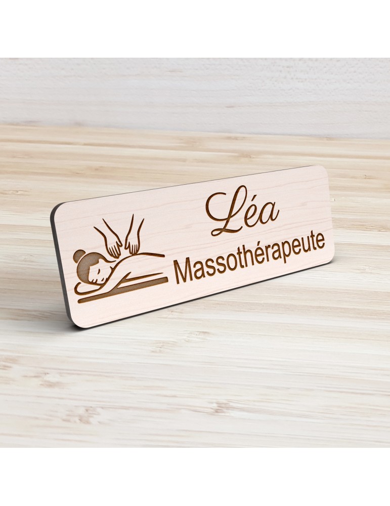 Badge personnalisé massothérapeute, motif massage et détente, vue de présentation
