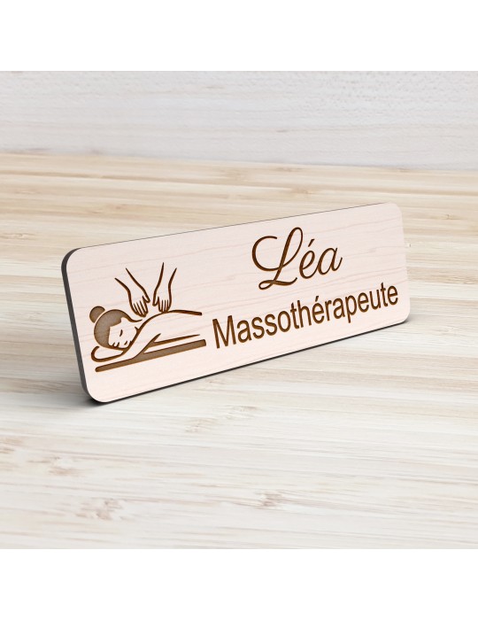 Badge personnalisé massothérapeute, motif massage et détente, vue de présentation