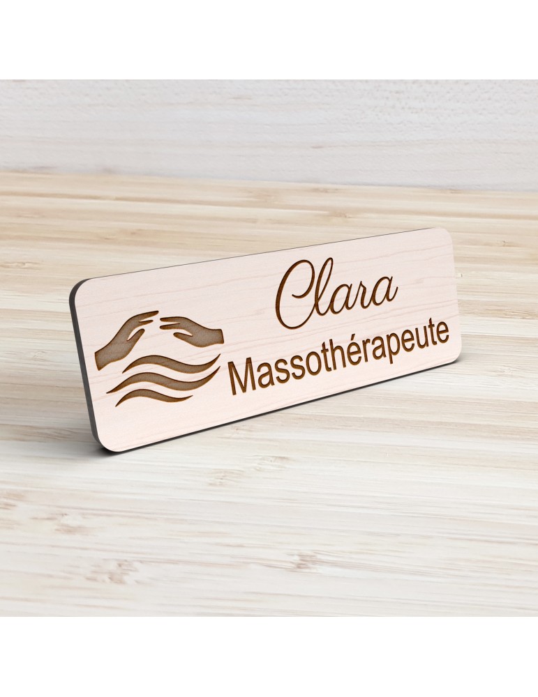 Badge personnalisé massothérapeute, motif massage et détente, vue de présentation