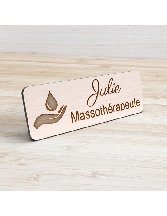 Badge personnalisé massothérapeute, motif massage et détente, vue de présentation