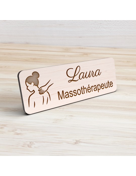 Badge personnalisé massothérapeute, motif massage et détente, vue de présentation