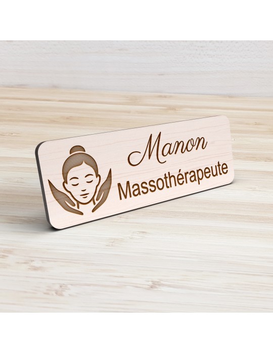 Badge personnalisé massothérapeute, motif massage et détente, vue de présentation