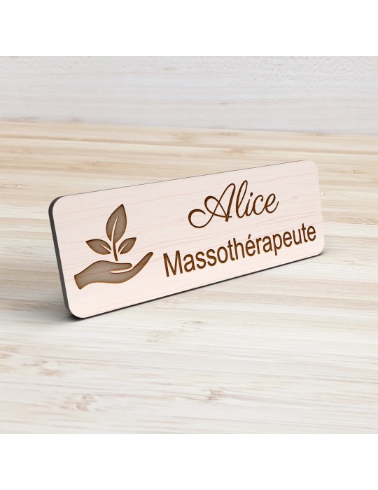 Badge personnalisé massothérapeute, motif massage et détente, vue de présentation