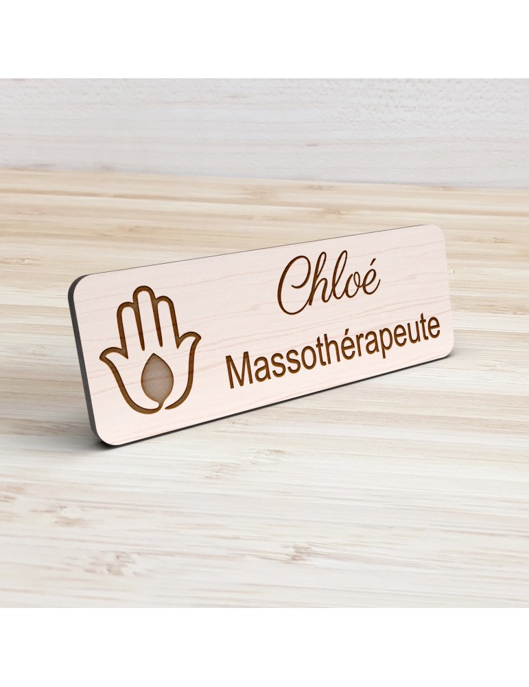 Badge personnalisé massothérapeute, motif massage et détente, vue de présentation