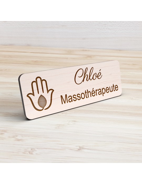 Badge personnalisé massothérapeute, motif massage et détente, vue de présentation
