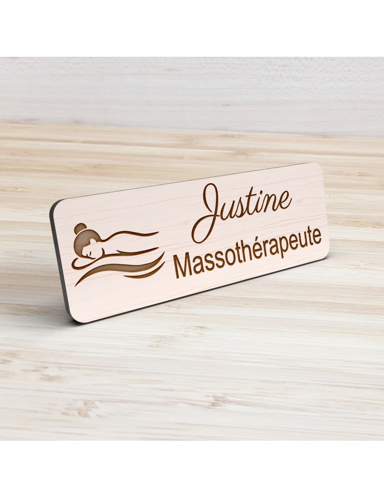Badge personnalisé massothérapeute, motif massage et détente, vue de présentation