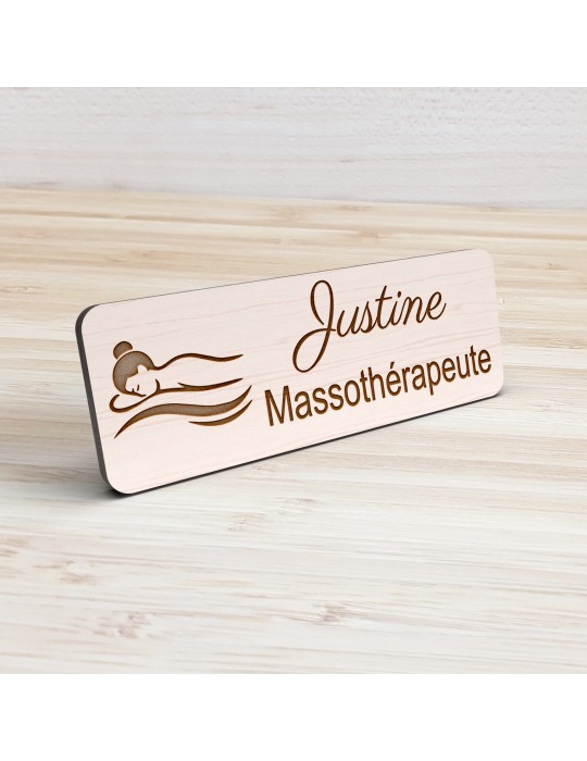 Badge personnalisé massothérapeute, motif massage et détente, vue de présentation