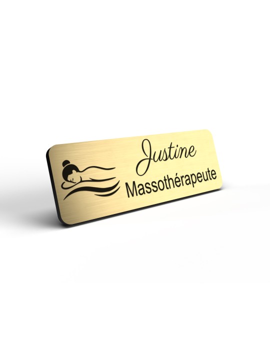 Badge personnalisé massothérapeute, motif massage et détente, détail de la finition or brossé