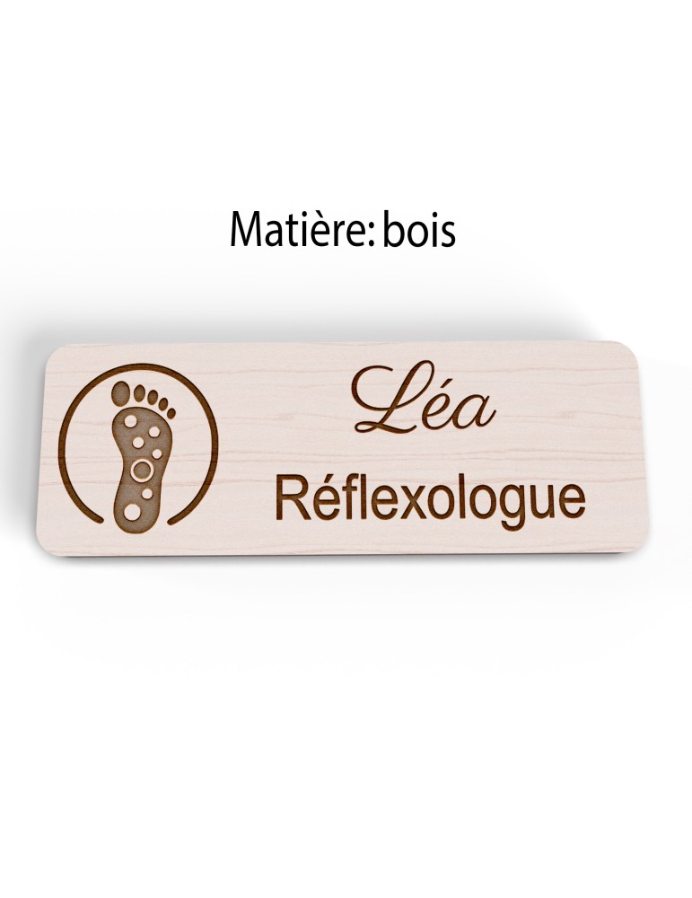 Badge personnalisé réflexologue, motif réflexologie plantaire et palmaire, version bois vue à plat