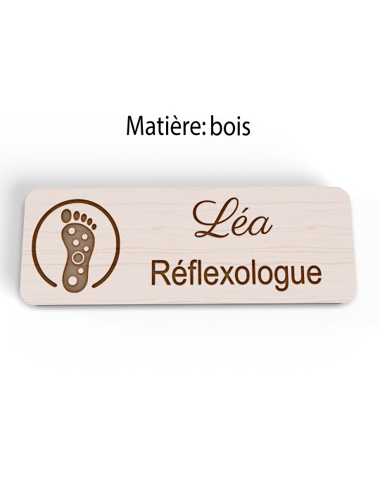 Badge personnalisé réflexologue, motif réflexologie plantaire et palmaire, version bois vue à plat
