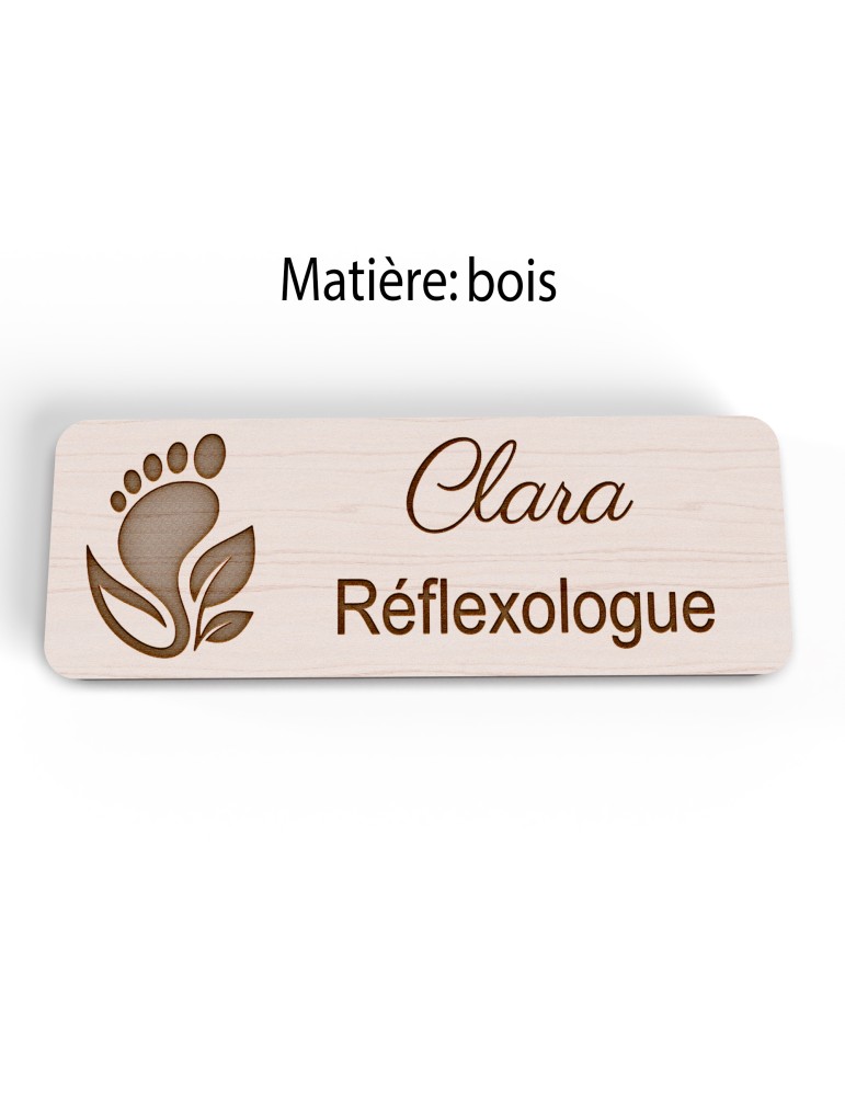 Badge personnalisé réflexologue, motif réflexologie plantaire et palmaire, version bois vue à plat