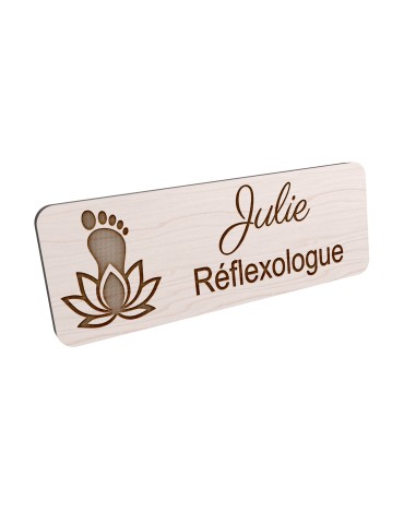 Badge personnalisé réflexologue, motif réflexologie plantaire et palmaire, vue en biais