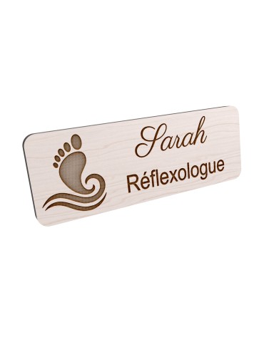 Badge personnalisé réflexologue, motif réflexologie plantaire et palmaire, vue en biais