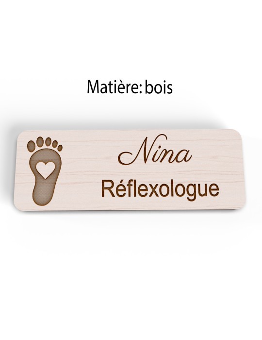 Badge personnalisé réflexologue, motif réflexologie plantaire et palmaire, version bois vue à plat