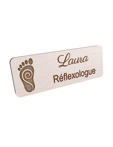 Badge personnalisé réflexologue, motif réflexologie plantaire et palmaire, vue en biais