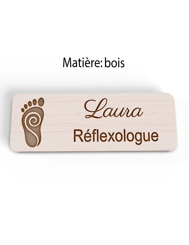 Badge personnalisé réflexologue, motif réflexologie plantaire et palmaire, version bois vue à plat