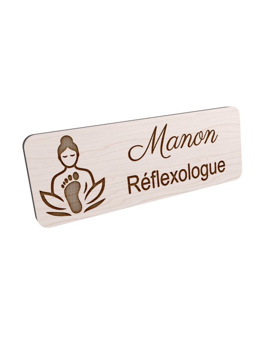 Badge personnalisé réflexologue, motif réflexologie plantaire et palmaire, vue en biais