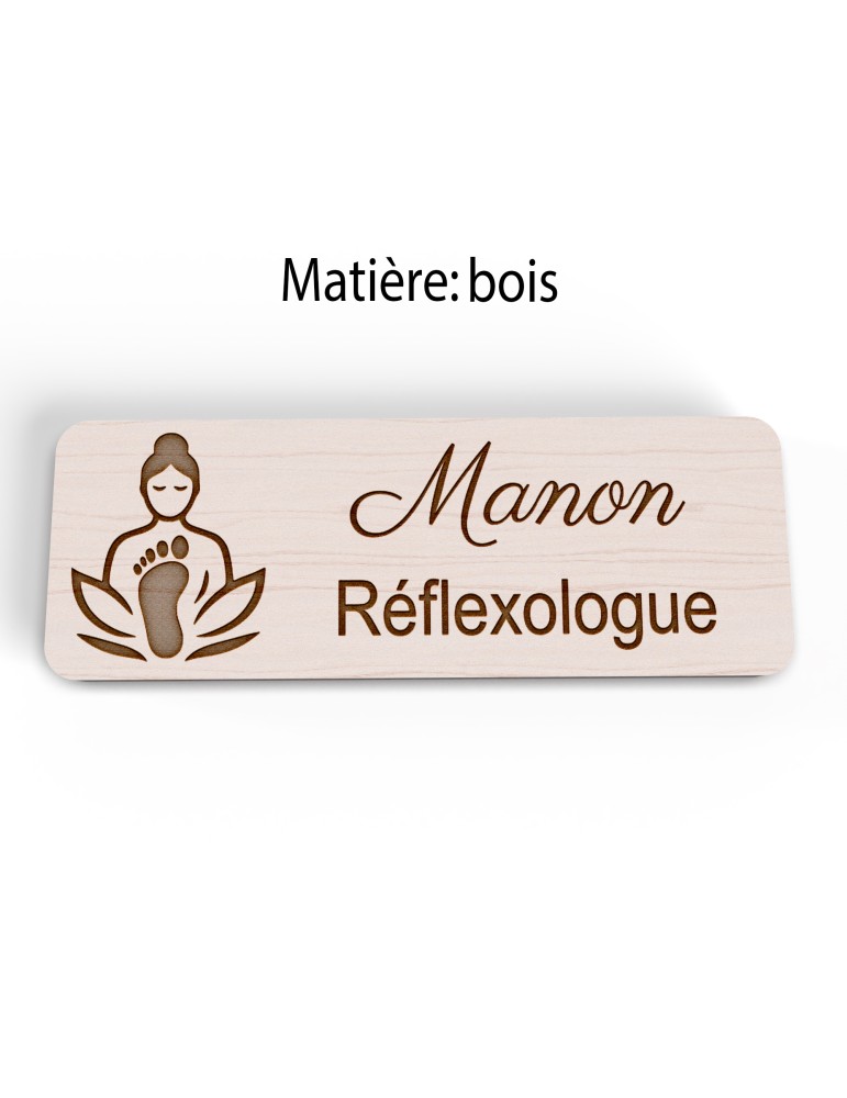 Badge personnalisé réflexologue, motif réflexologie plantaire et palmaire, version bois vue à plat