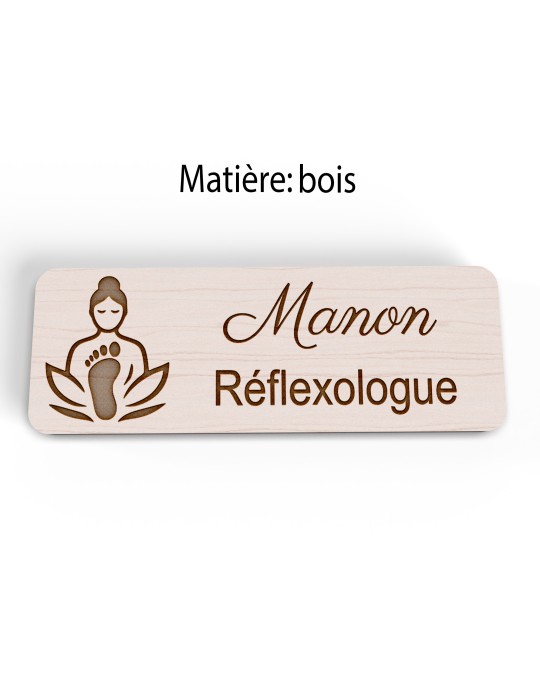 Badge personnalisé réflexologue, motif réflexologie plantaire et palmaire, version bois vue à plat