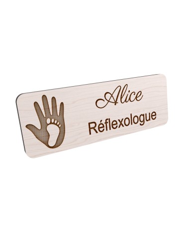 Badge personnalisé réflexologue, motif réflexologie plantaire et palmaire, vue en biais