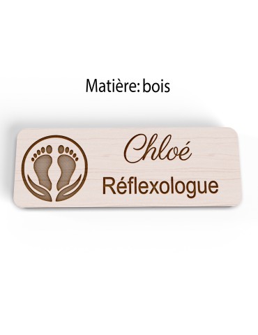 Badge personnalisé réflexologue, motif réflexologie plantaire et palmaire, vue en biais 2