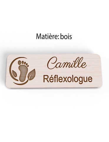 Badge personnalisé réflexologue, motif réflexologie plantaire et palmaire, vue en biais 2