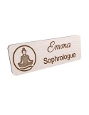 Badge personnalisé sophrologue, motif sophrologie et respiration, vue en biais
