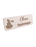 Badge personnalisé sophrologue, motif sophrologie et respiration, vue en biais