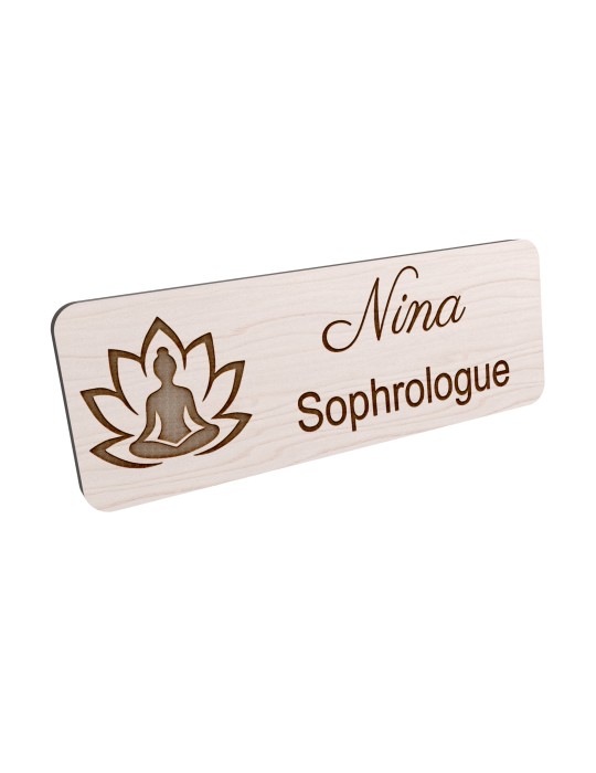 Badge personnalisé sophrologue, motif sophrologie et respiration, vue en biais