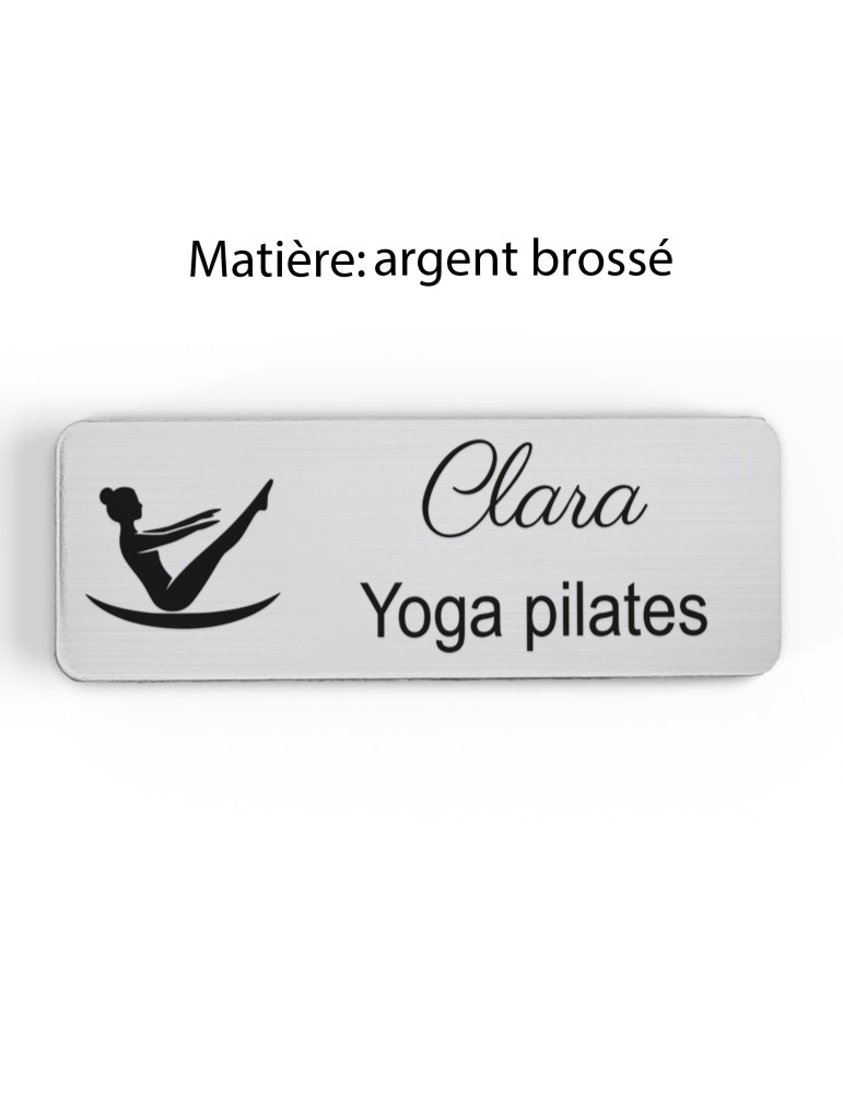 Badge personnalisé yoga et pilates, motif yoga, Pilates et mouvement, finition argent brossé