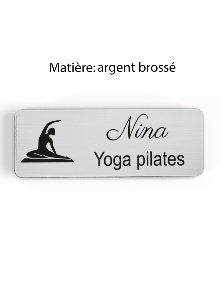 Badge personnalisé yoga et pilates, motif yoga, Pilates et mouvement, finition argent brossé