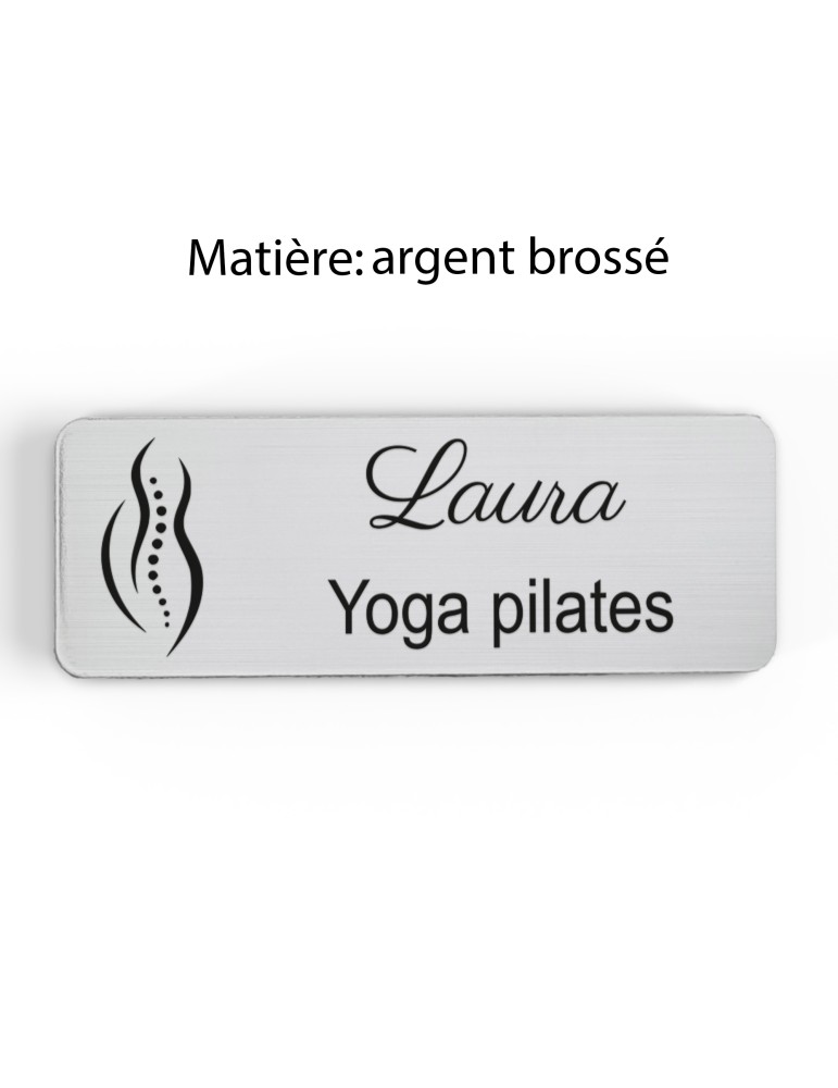 Badge personnalisé yoga et pilates, motif yoga, Pilates et mouvement, finition argent brossé