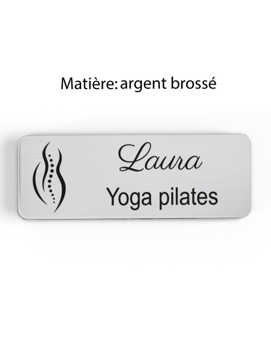 Badge personnalisé yoga et pilates, motif yoga, Pilates et mouvement, finition argent brossé