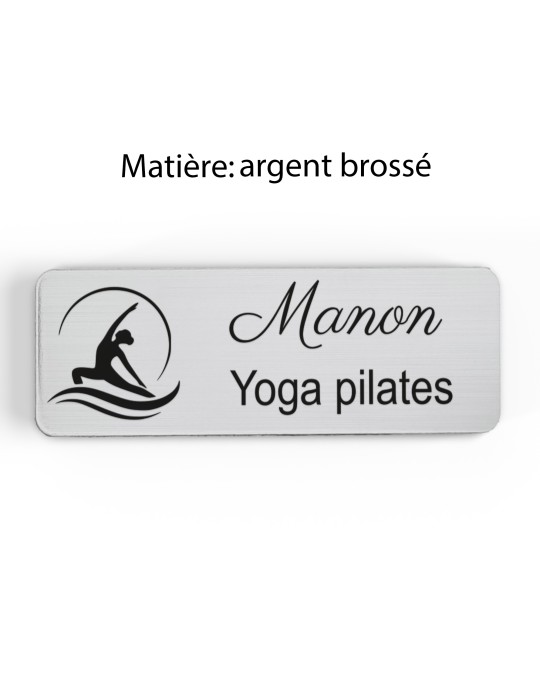Badge personnalisé yoga et pilates, motif yoga, Pilates et mouvement, finition argent brossé