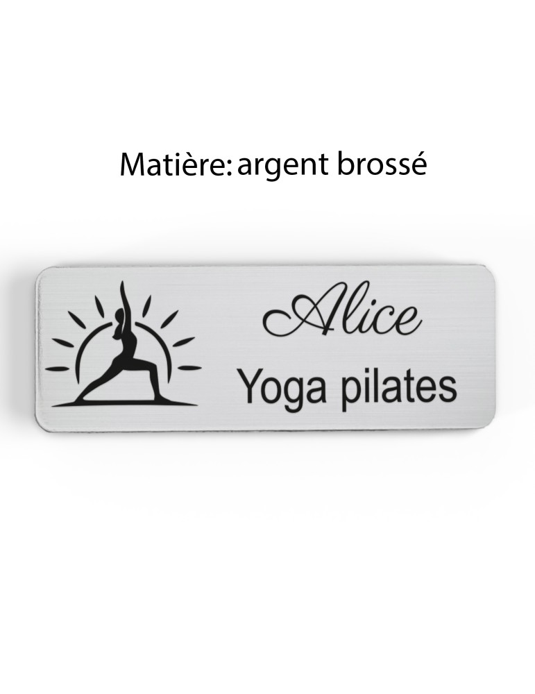 Badge personnalisé yoga et pilates, motif yoga, Pilates et mouvement, finition argent brossé