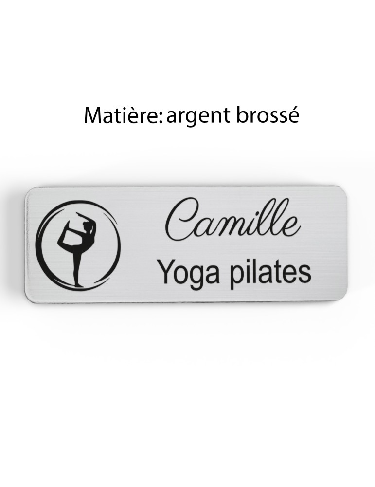 Badge personnalisé yoga et pilates, motif yoga, Pilates et mouvement, finition argent brossé