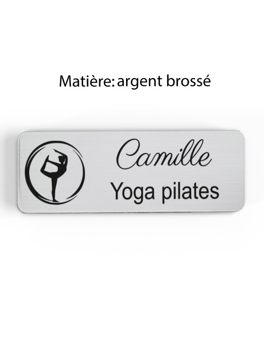 Badge personnalisé yoga et pilates, motif yoga, Pilates et mouvement, finition argent brossé
