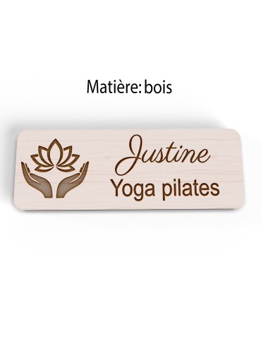 Badge personnalisé yoga et pilates, motif yoga, Pilates et mouvement, vue en biais 2