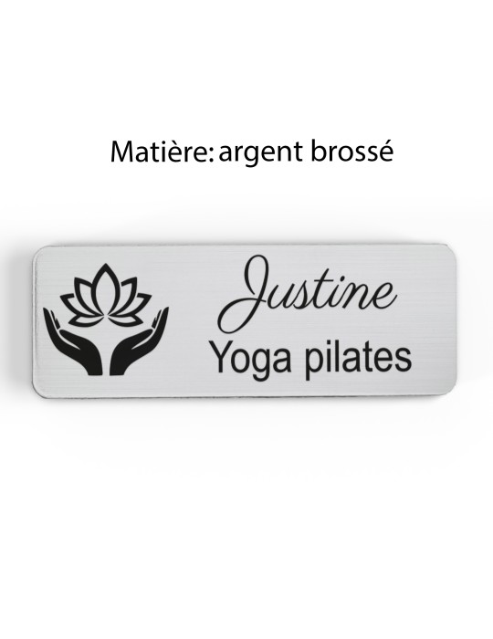 Badge personnalisé yoga et pilates, motif yoga, Pilates et mouvement, finition argent brossé
