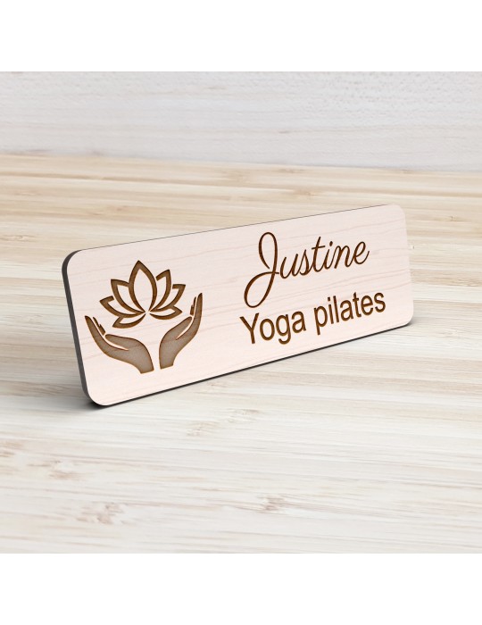 Badge personnalisé yoga et pilates, motif yoga, Pilates et mouvement, vue de présentation