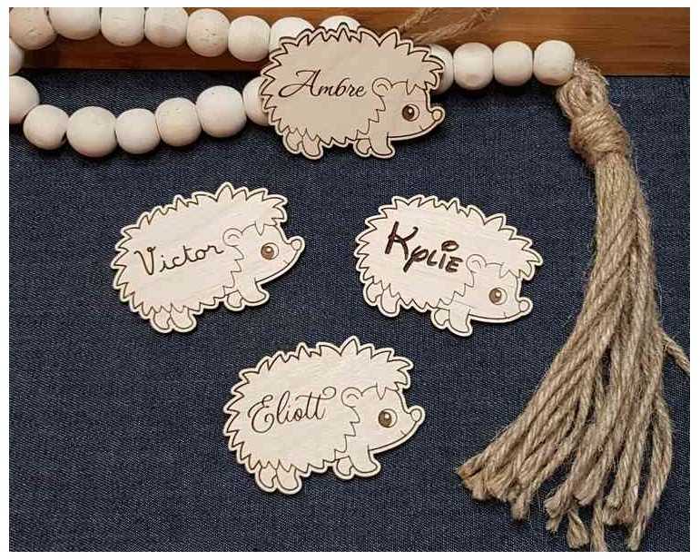 Marque place bois personnalisé hérisson